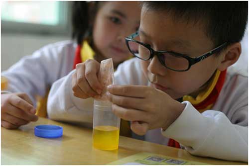福建CEC食安消費者體驗中心走進象園小學之“色彩的誘惑” 福建CEC食安消費者體驗中心走進象園小學之“色彩的誘惑”